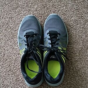 FILA Men's Black and Gray Running Shoes Size 13